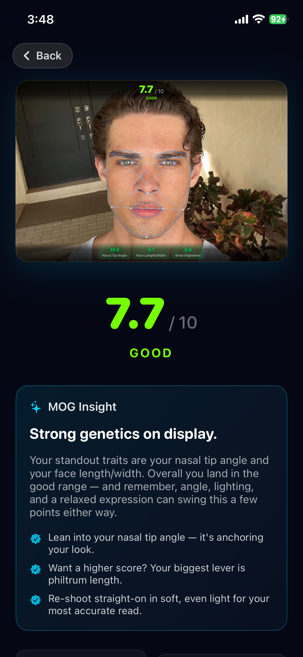 Mog War score screen with facial landmarks and a 7.7 out of 10 result.